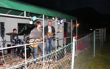 Под конец, вечером, музыканты радовали всех хитовым джемом!